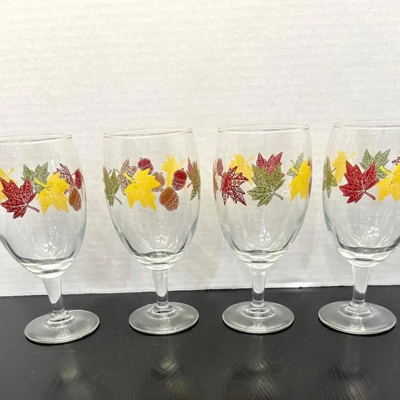 LIBBEY Water Goblet - Fall Leaves & Acorns - Set of 4 - EXCELLENT CONDITION - Picture 6 of 11